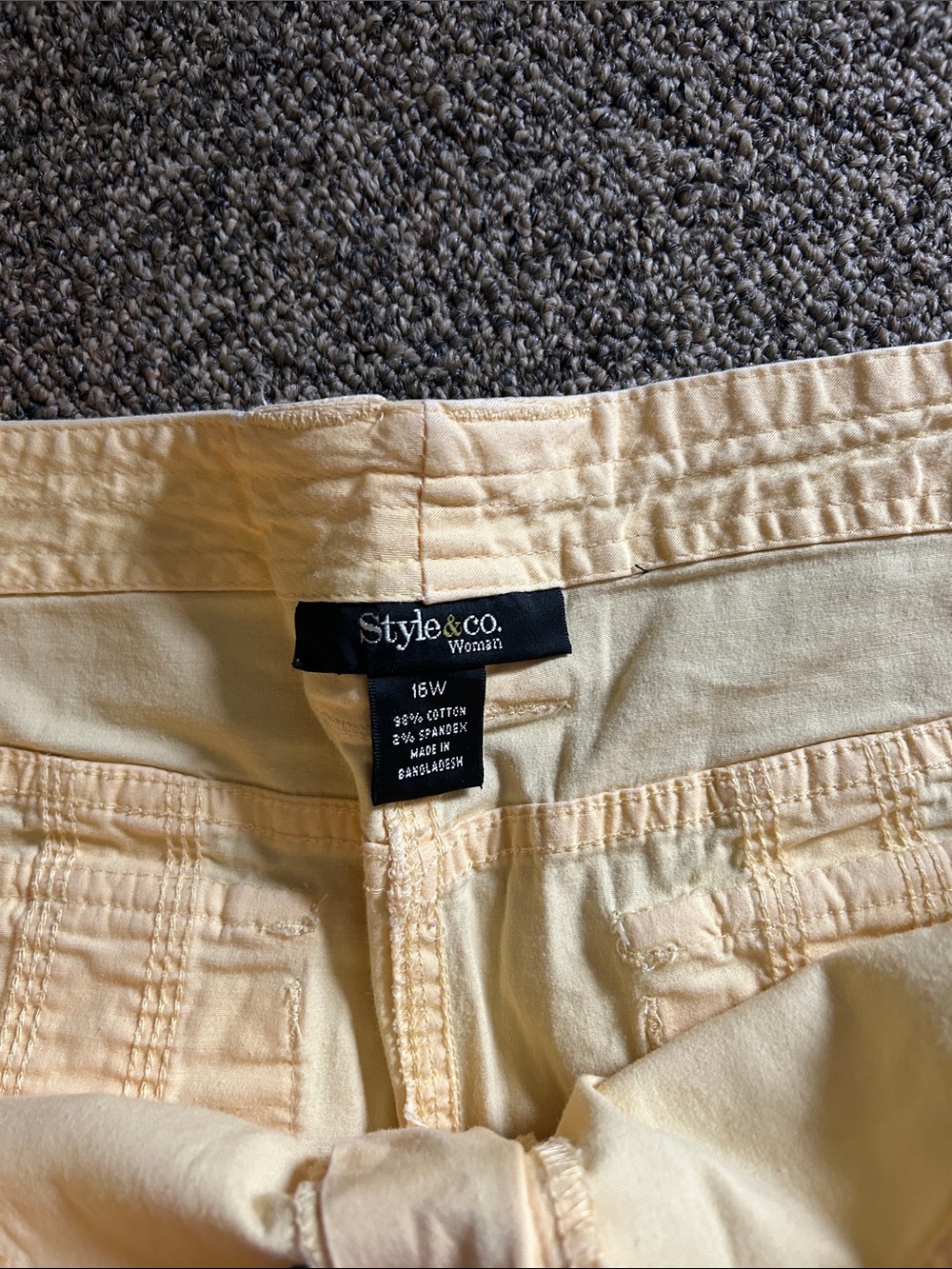 Style & Co. Pale Yellow Women's Capris - Picture 2 of 6